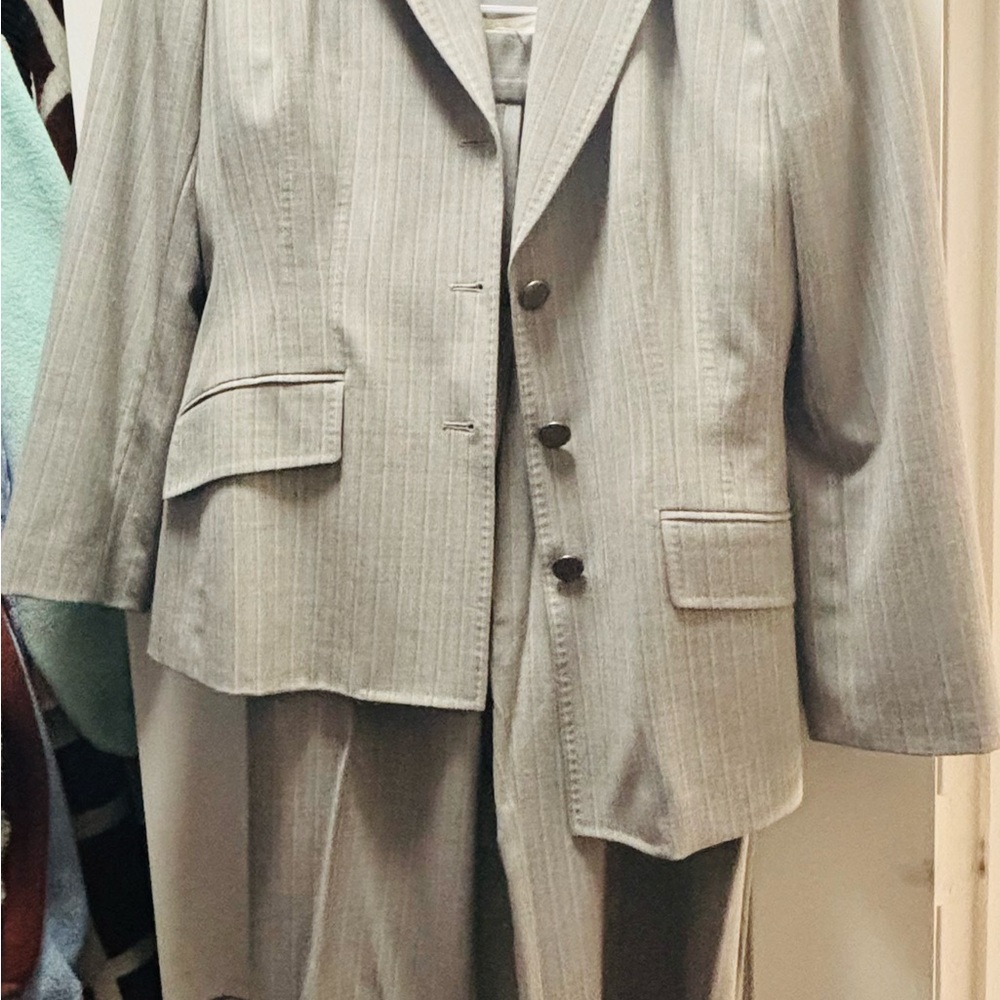 Anne Klein Gray Pinstripe Women's Suit Set pants and blazer